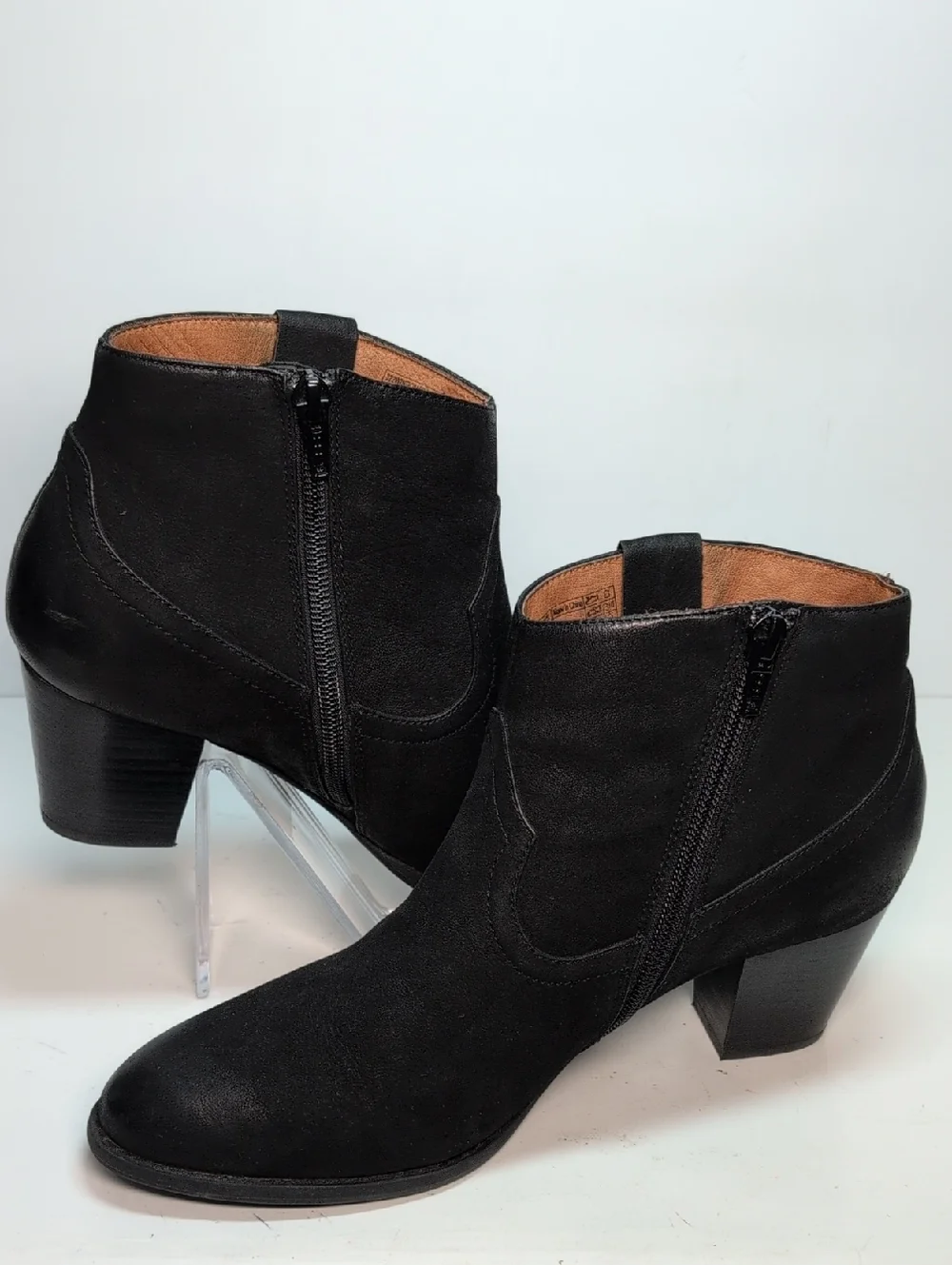 Vionic Upright Windom ankle boots western style booties. Womans size 8.5 EU 40
